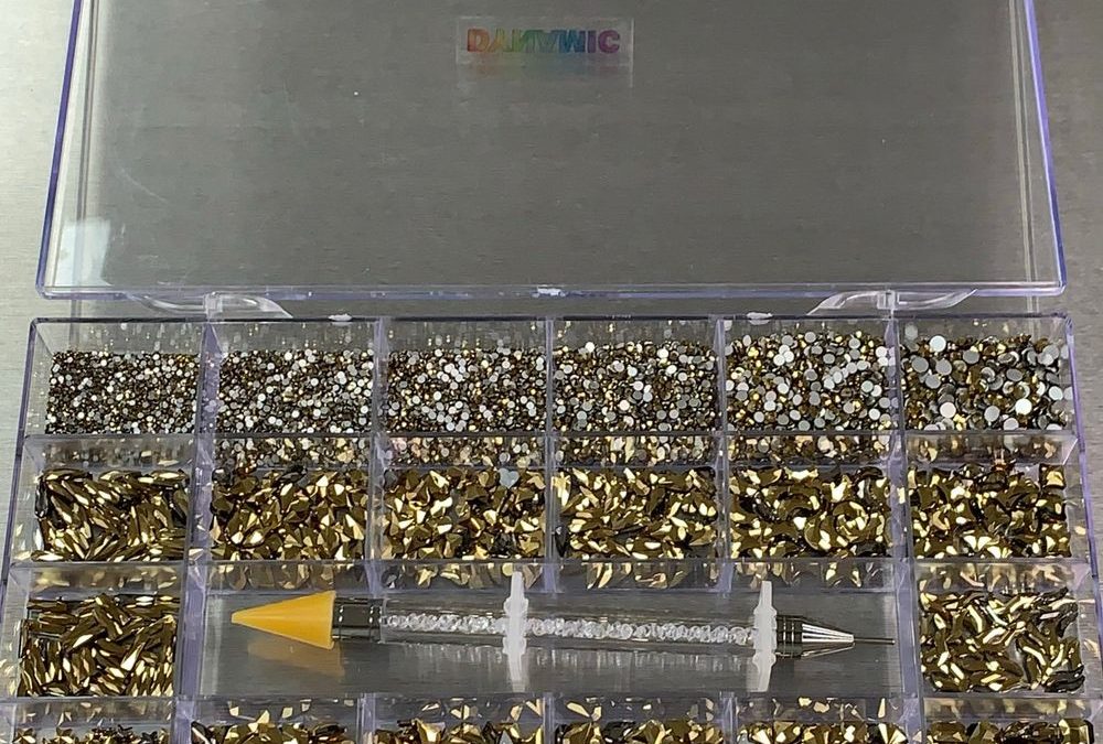 Metallic Gold Nail Rhinestones for Efficient Salon Workflow